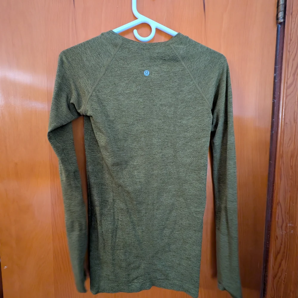 lululemon athletica Green Long Sleeve Tee - Picture 2 of 2